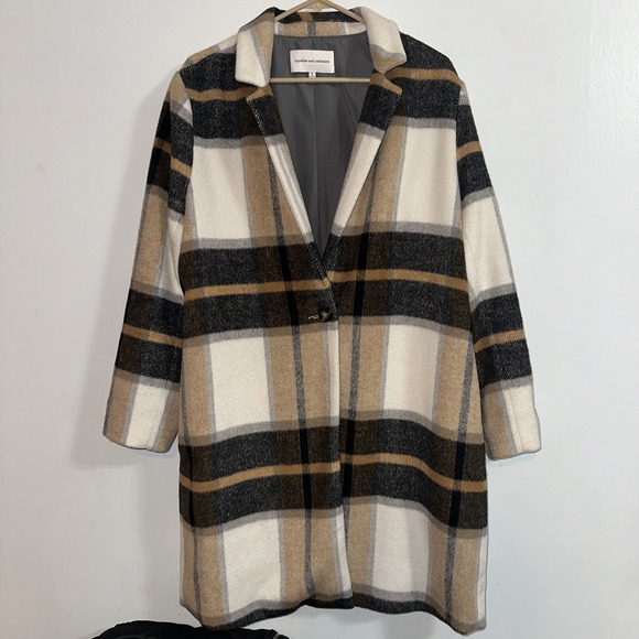 Evereve Jackets & Blazers - Evereve Cupcakes & Cashmere Emilie Plaid Button Coat SIZE LARGE